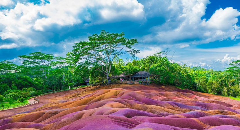 Putovanje na Mauricijus, The Seven Coloured Earths