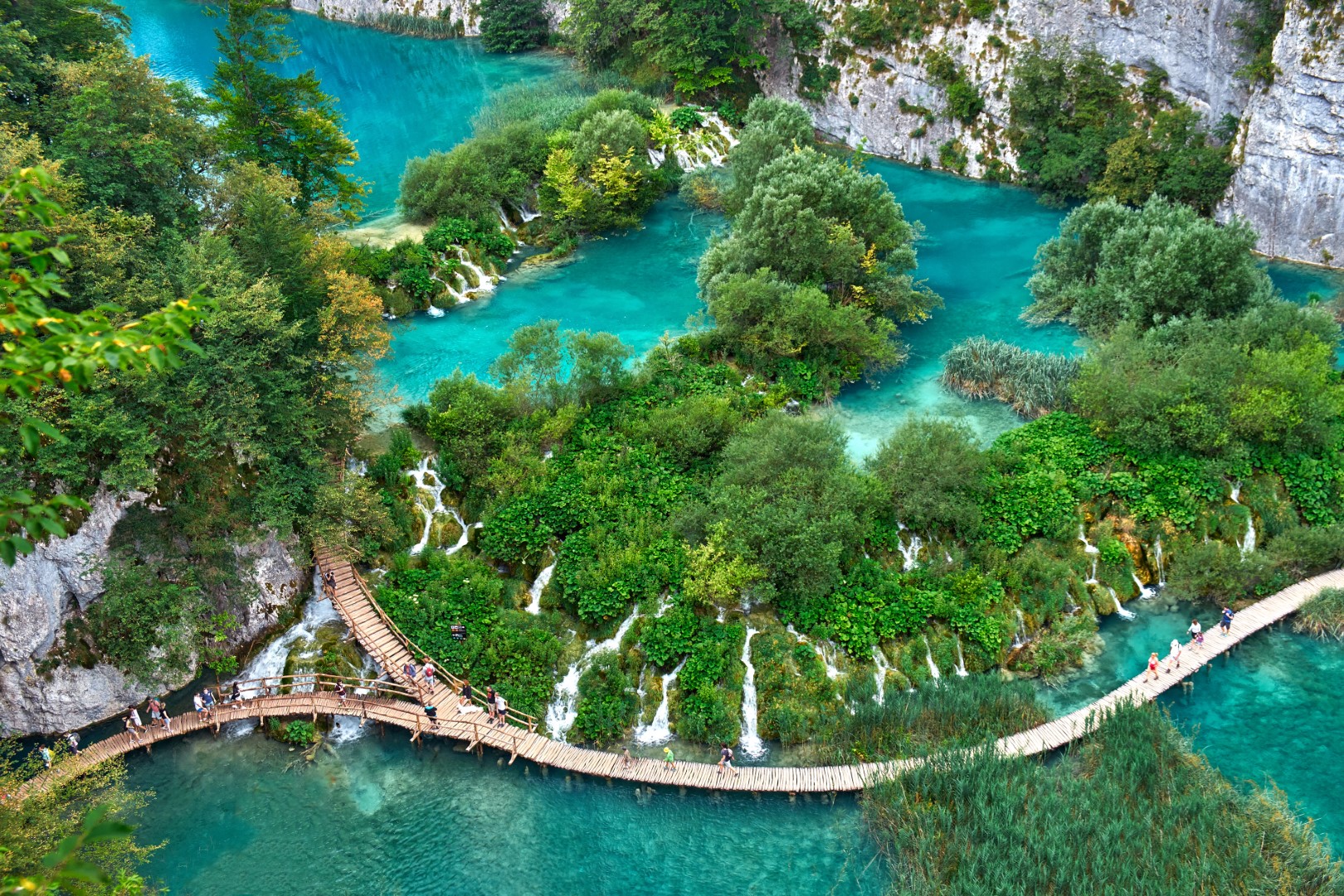 Plitvička jezera slapovi i drvene staze