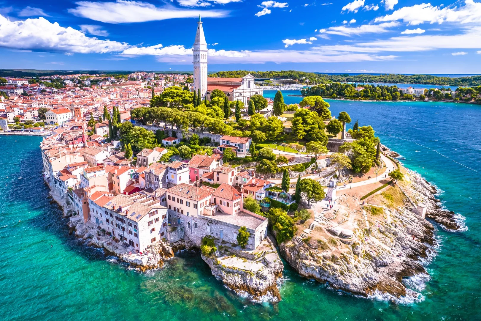 Rovinj stari grad uz more