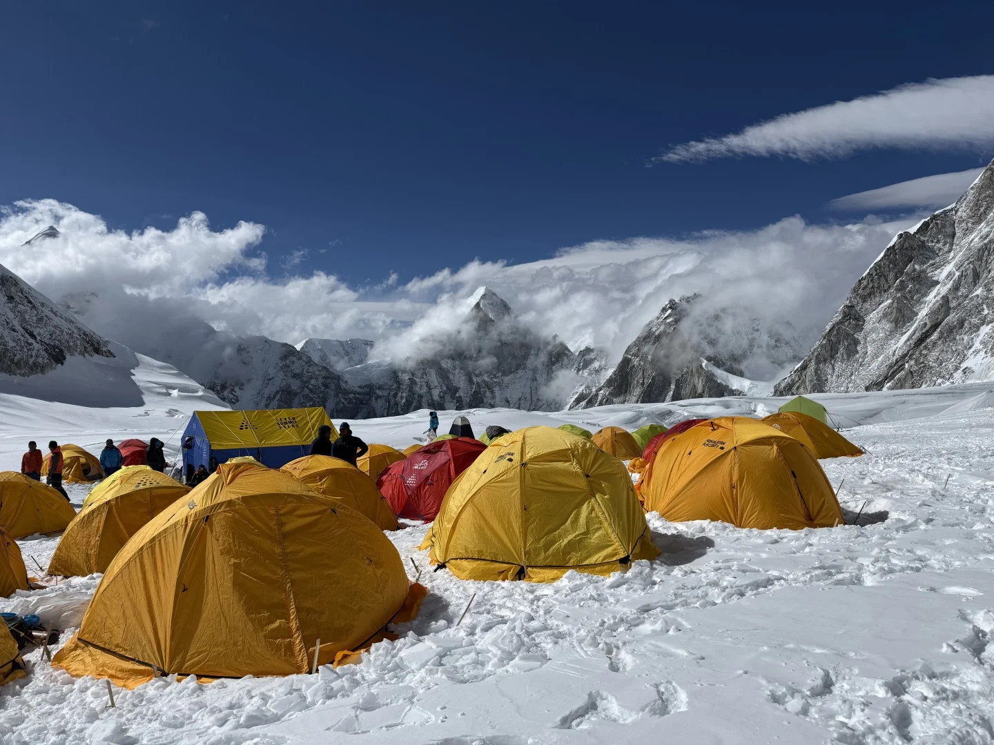 Šatori Kampa 1 tijekom prve visinske rotacije na Mount Everestu