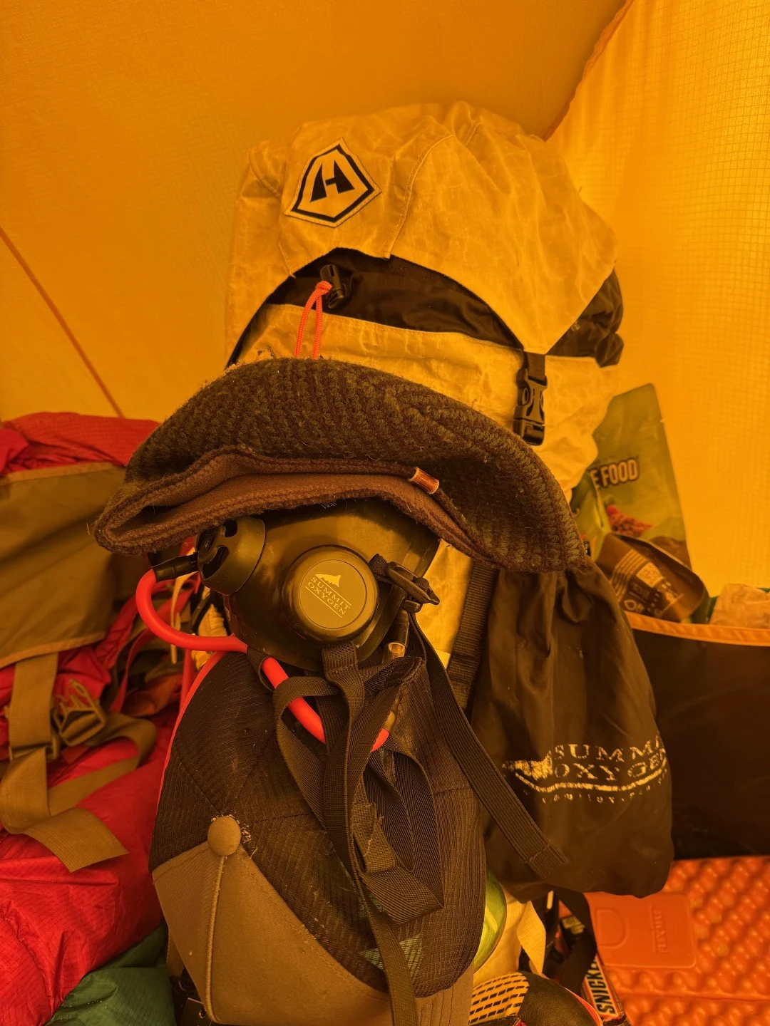 Maska za kisik u šatoru tijekom ekspedicije na Mount Everest