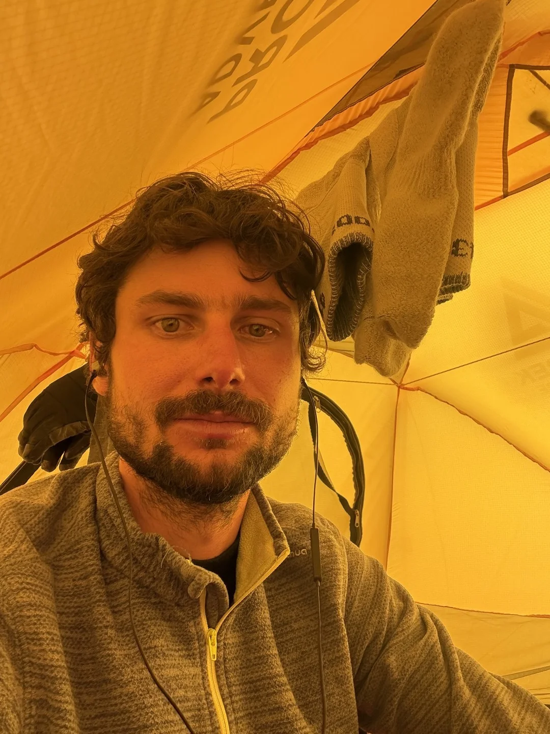 Matija u šatoru Kampa 2 na Everestu sluša Oasis