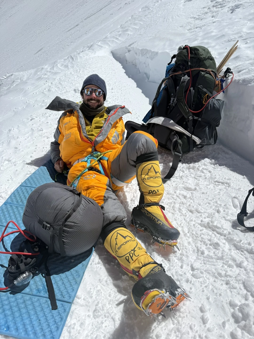 Matija odmara tijekom uspona na Everest