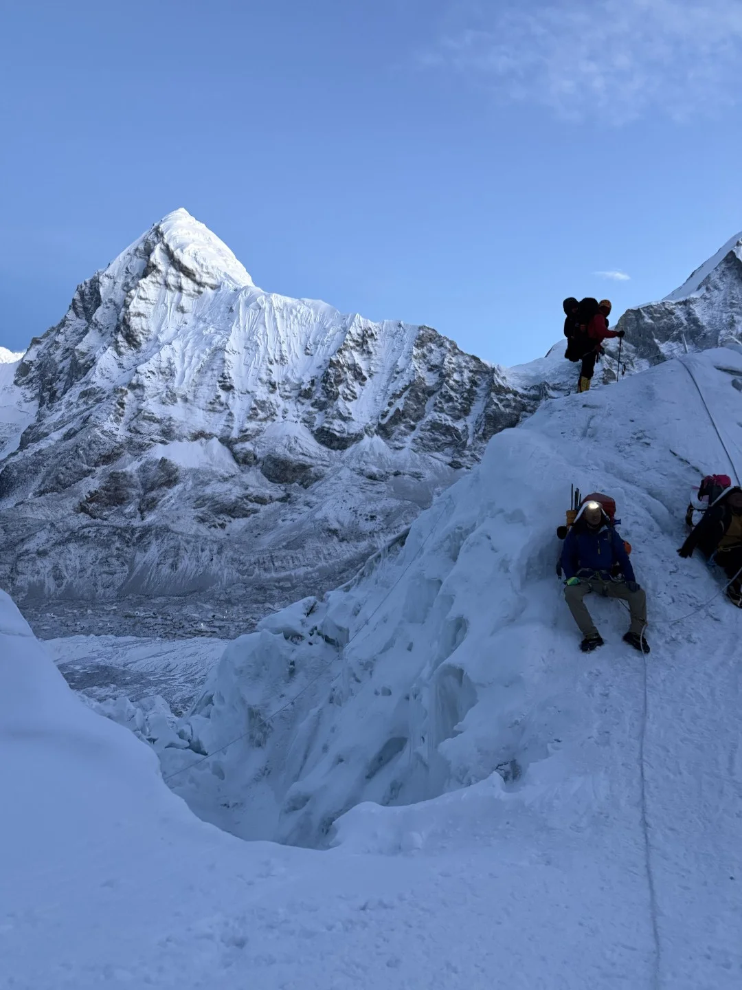 Uspon kroz Khumbu ledopad na Mount Everestu