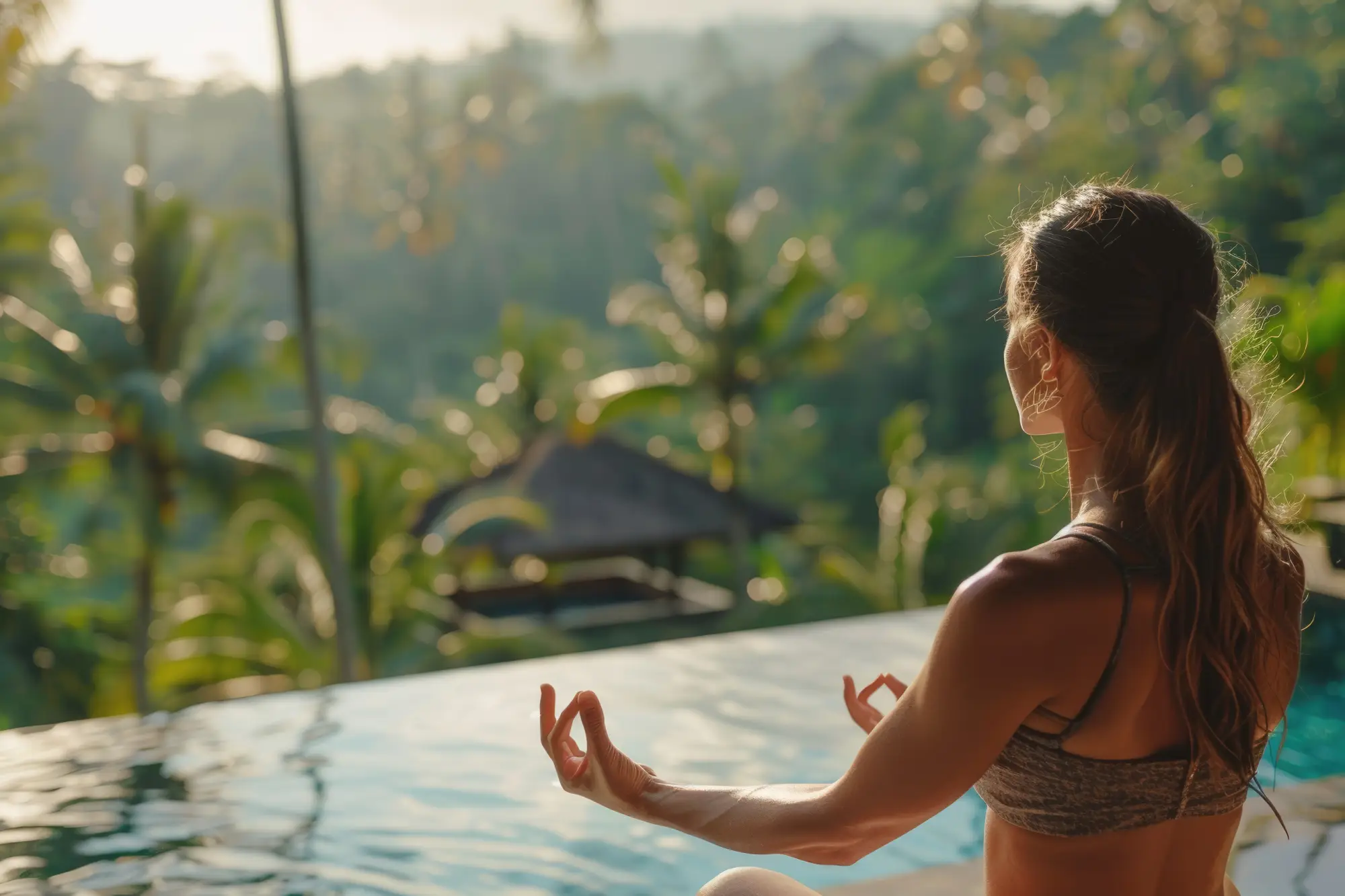 Bali, jutarnja joga uz bazen