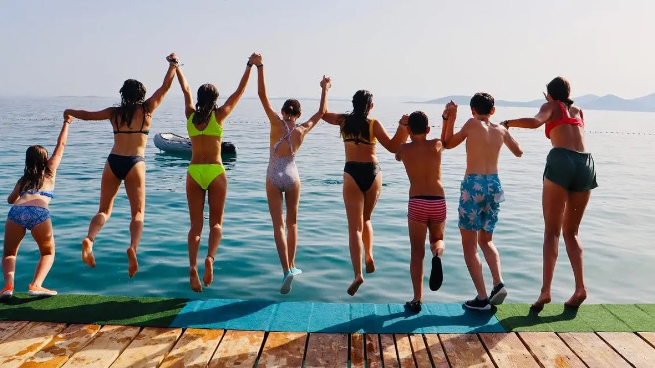 Camp California, skok u more