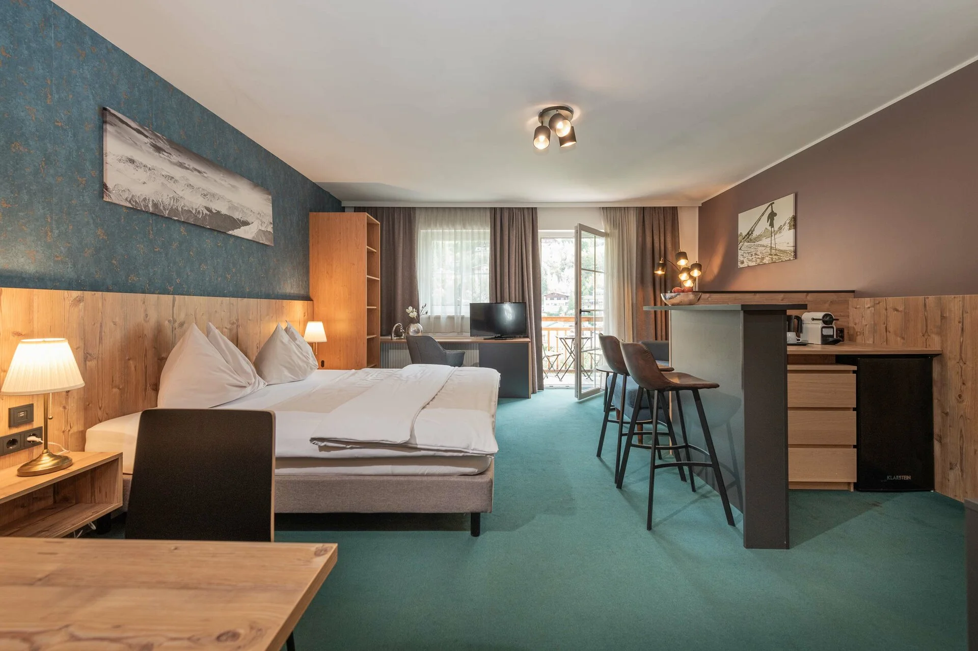 matrei-skiopening-hotel-alpenparks-soba-super-spavaca.webp