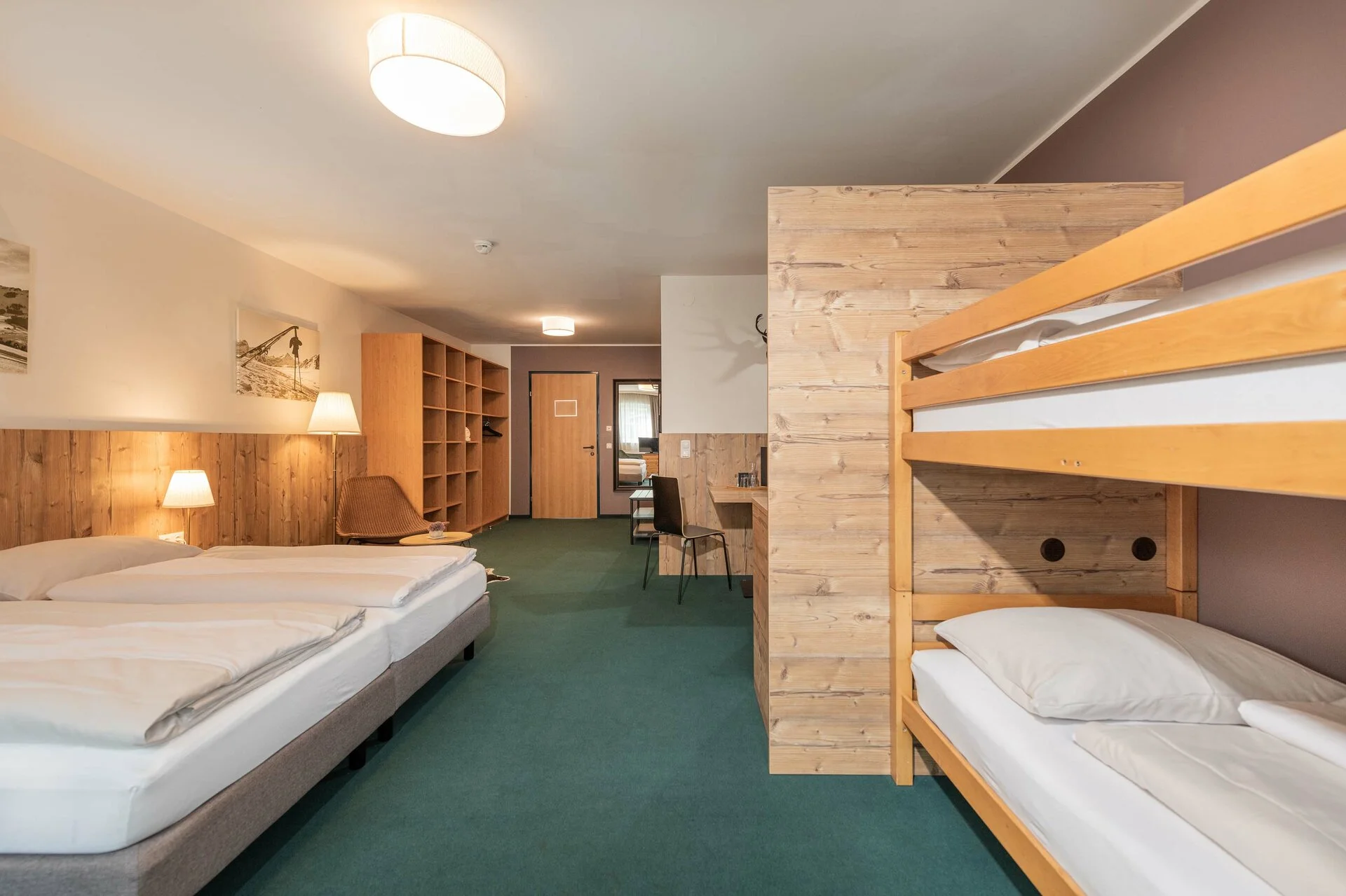 skiopening-matrei-hotel-alpenparks-family-room-spavaca-2.webp