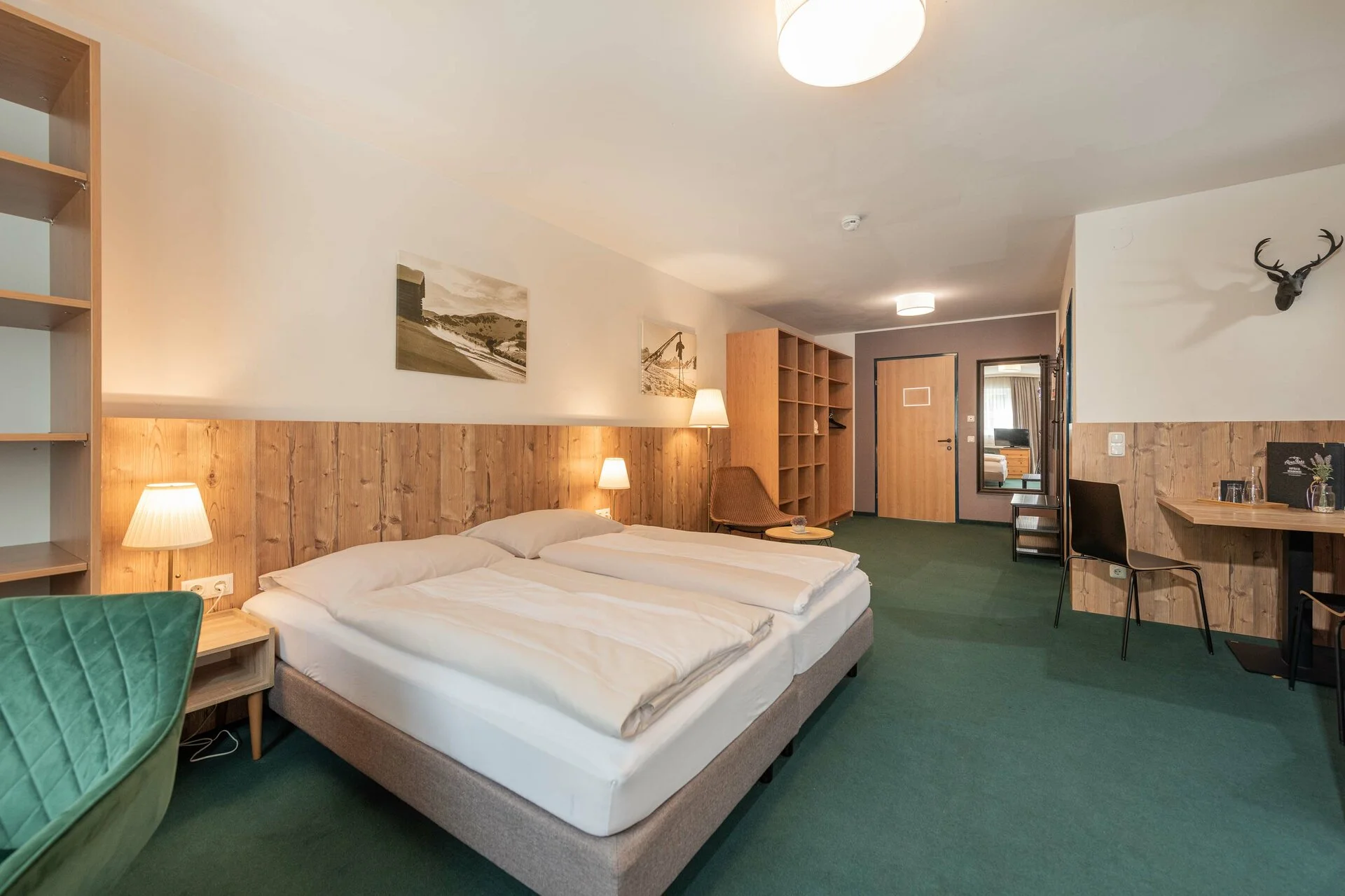 skiopening-matrei-hotel-alpenparks-family-room-spavaca-3.webp