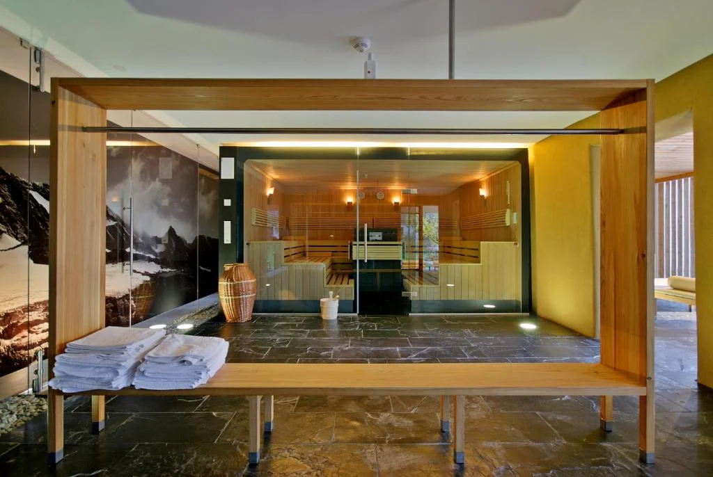 hotel-hinteregger-matrei-skiopening-pogled-na-wellness.webp